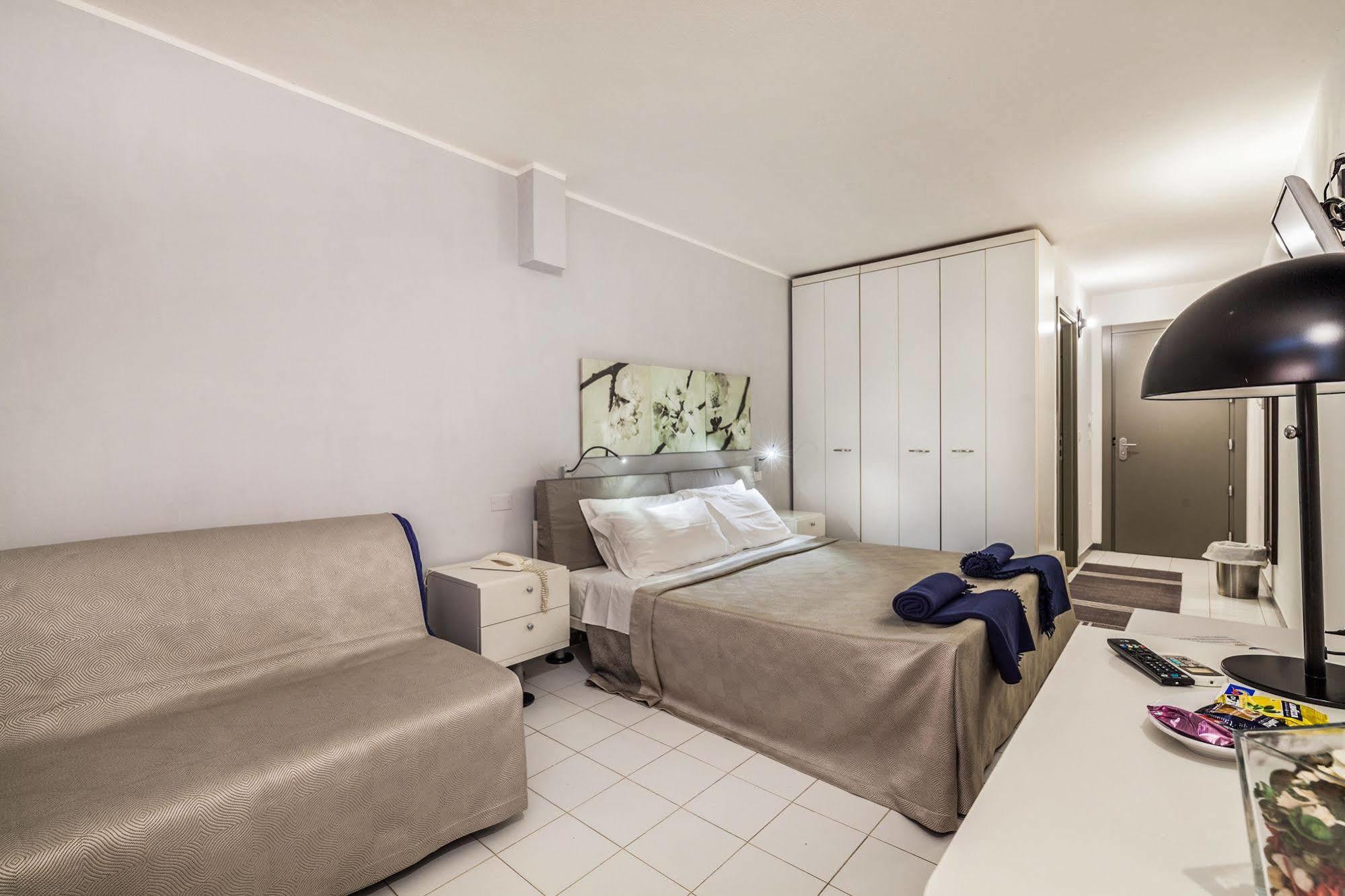 Hotel Residence Hibiscus La Caletta Zewnętrze zdjęcie
